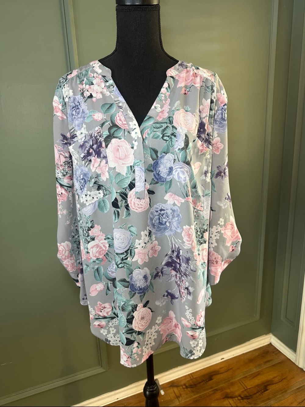 torrid Gray Floral Split-Neck Blouse with Pink & Blue Roses